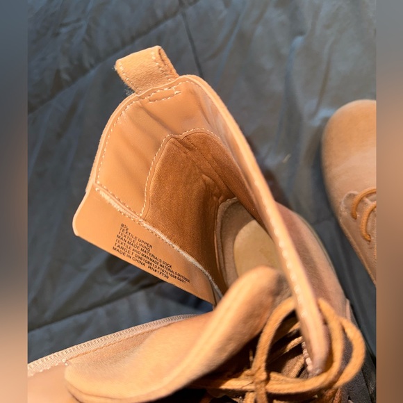 Size 8 1/2 Universal Thread side zip ankle boots - Picture 2 of 4